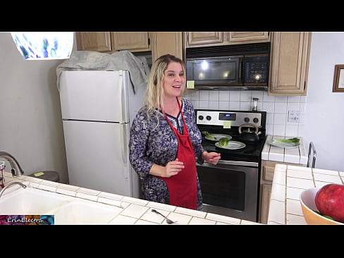 ❤️ Ibu tiri memerah susunya di dapur sebelum tarikhnya Video lucah pada kami ms.risegame.top ️❤